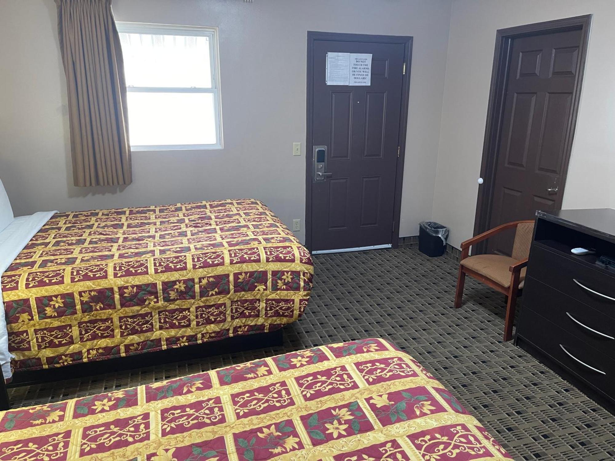 Economy Inn & Suites アシュタビューラ エクステリア 写真