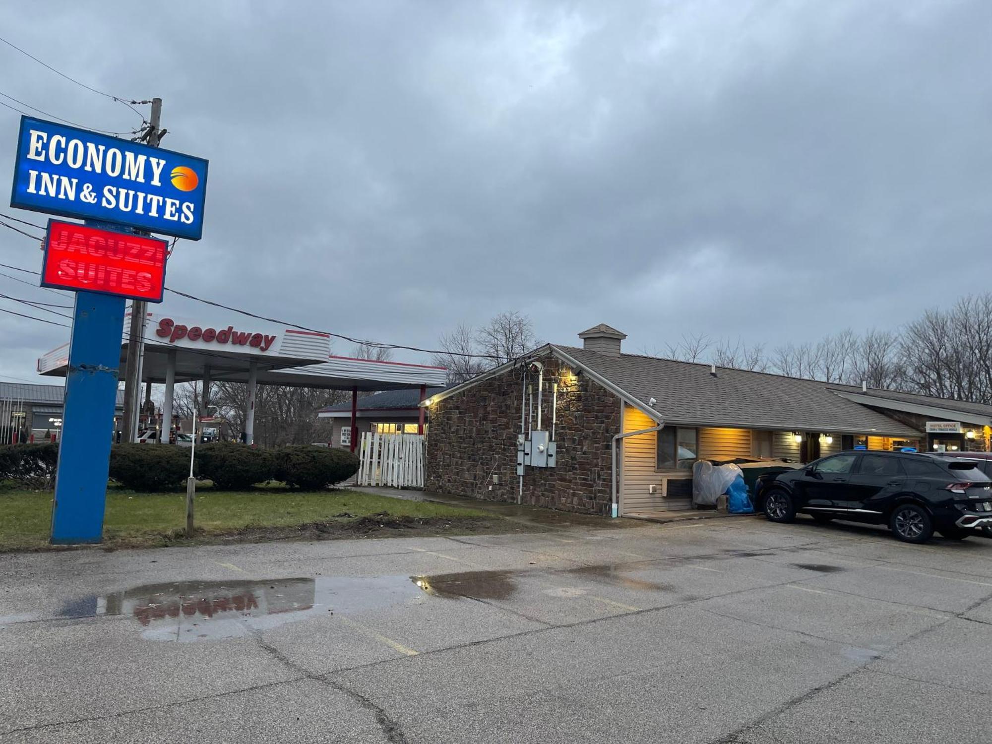 Economy Inn & Suites アシュタビューラ エクステリア 写真