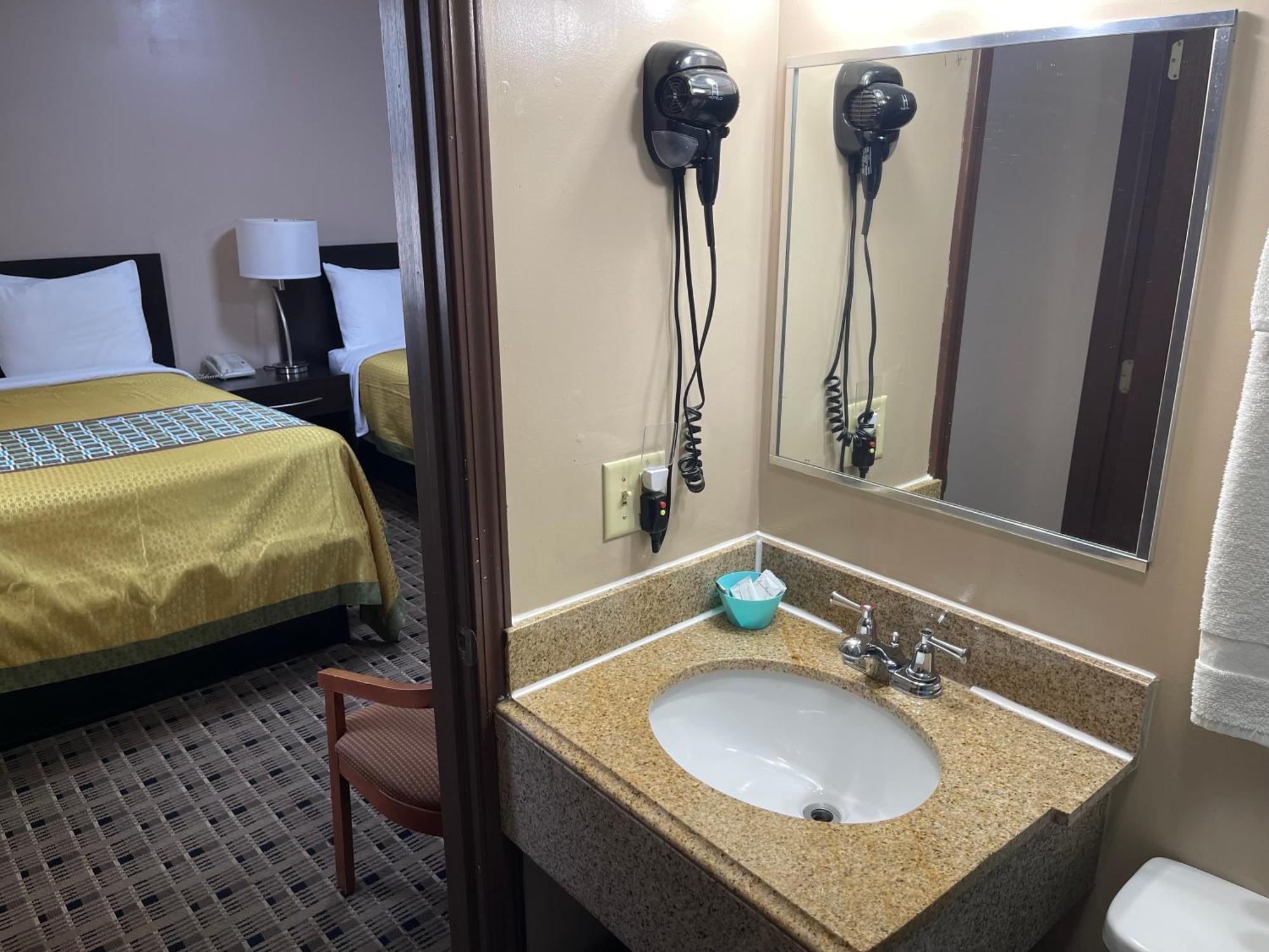 Economy Inn & Suites アシュタビューラ エクステリア 写真